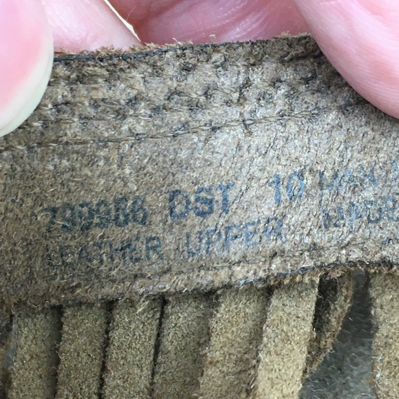 Minnetonka Thong Flip Flop Sandal Women’s Size 10M Brown Beaded Fringe Suede. - Picture 11 of 11